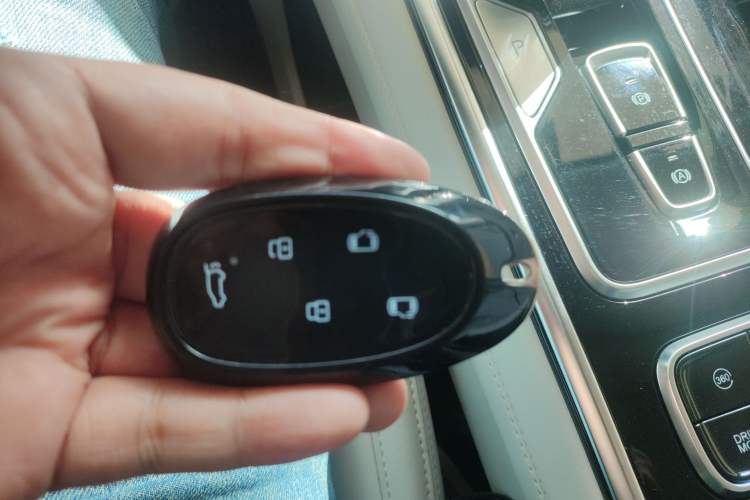 Used JAC Refine RF8 PHEV 2024 Zhiling Edition 1.5T 150KM Flagship Model – Lithium Iron Phosphate Vehicle Key