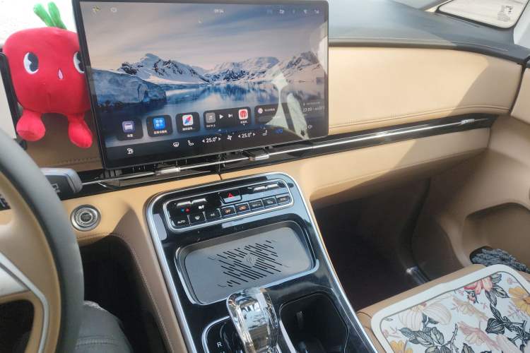 Used JAC Refine RF8 PHEV 2024 HONOR Edition 1.5T 252KM Flagship Model – Lithium-Ion Battery Audio And AC Panel