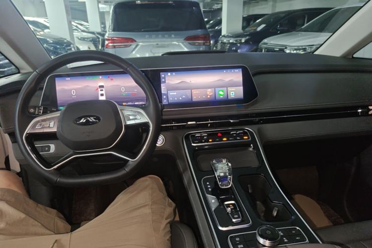 Used JAC Refine RF8 PHEV 2024 Zhiling Edition 1.5T 150KM Prestige Model – Lithium Iron Phosphate Center Console