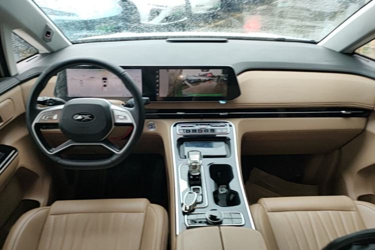 Used JAC Refine RF8 PHEV 2024 Zhiling Edition 1.5T 150KM Flagship Model – Lithium Iron Phosphate Center Console
