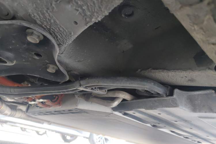 Used JAC Refine RF8 PHEV 2024 HONOR Edition 1.5T 252KM Flagship Model – Lithium-Ion Battery Chassis Front Left
