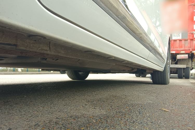 Used JAC Refine RF8 PHEV 2024 Zhiling Edition 1.5T 150KM Flagship Model – Lithium Iron Phosphate Chassis Rear Right