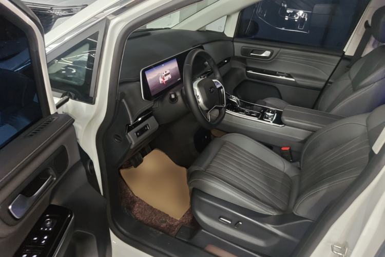 Used JAC Refine RF8 PHEV 2024 Zhiling Edition 1.5T 150KM Prestige Model – Lithium Iron Phosphate Driver Seat