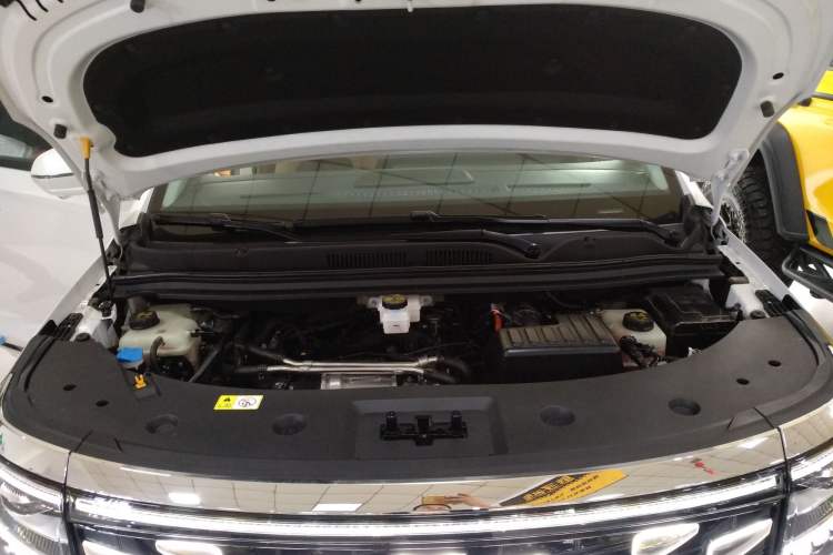 Used JAC Refine RF8 PHEV 2024 Zhiling Edition 1.5T 150KM Prestige Model – Lithium Iron Phosphate Engine Bay