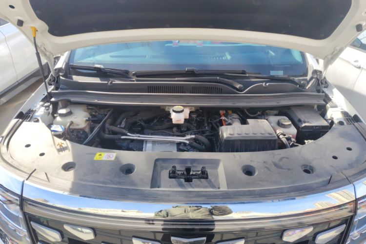 Used JAC Refine RF8 PHEV 2024 HONOR Edition 1.5T 252KM Flagship Model – Lithium-Ion Battery Engine Bay