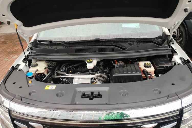 Used JAC Refine RF8 PHEV 2024 Hongmeng Edition 1.5T 150KM Flagship Model – Lithium Iron Phosphate Engine Bay