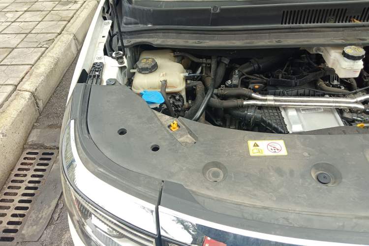Used JAC Refine RF8 PHEV 2024 Zhiling Edition 1.5T 150KM Flagship Model – Lithium Iron Phosphate Engine Bay Right