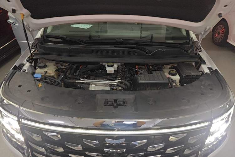 Used JAC Refine RF8 PHEV 2024 Hongmeng Edition 1.5T 150KM Flagship Model – Lithium Iron Phosphate Engine Bay