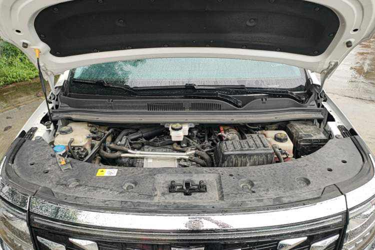 Used JAC Refine RF8 PHEV 2024 Zhiling Edition 1.5T 150KM Flagship Model – Lithium Iron Phosphate Engine Bay