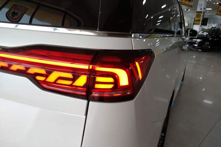 Used JAC Refine RF8 PHEV 2024 Zhiling Edition 1.5T 150KM Prestige Model – Lithium Iron Phosphate Exterior 3
