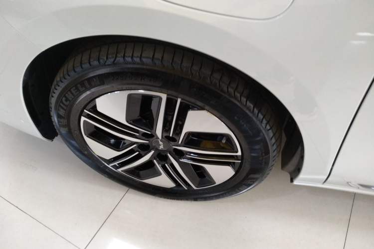 Used JAC Refine RF8 PHEV 2024 Zhiling Edition 1.5T 150KM Prestige Model – Lithium Iron Phosphate Exterior 4