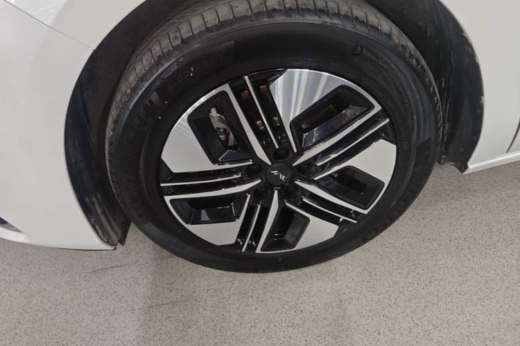 Used JAC Refine RF8 PHEV 2024 Zhiling Edition 1.5T 150KM Prestige Model – Lithium Iron Phosphate Exterior 4