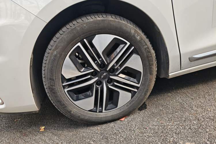 Used JAC Refine RF8 PHEV 2024 Hongmeng Edition 1.5T 150KM Flagship Model – Lithium Iron Phosphate Exterior 4