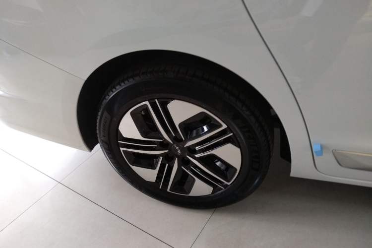 Used JAC Refine RF8 PHEV 2024 Zhiling Edition 1.5T 150KM Prestige Model – Lithium Iron Phosphate Exterior 5