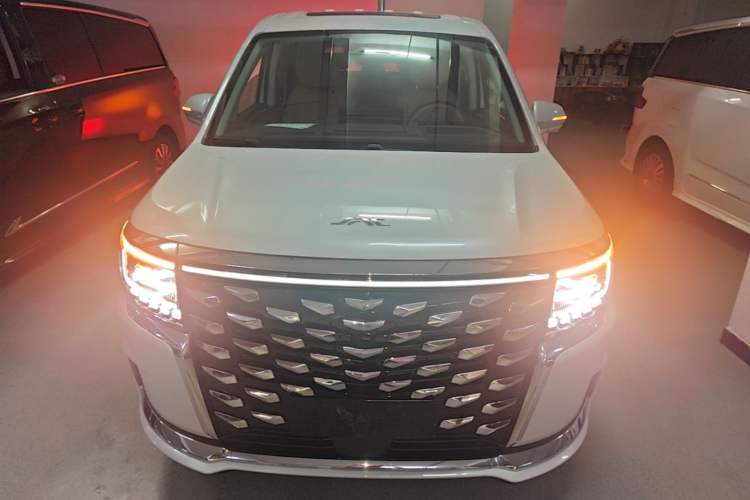 Used JAC Refine RF8 PHEV 2024 Hongmeng Edition 1.5T 150KM Flagship Model – Lithium Iron Phosphate Front