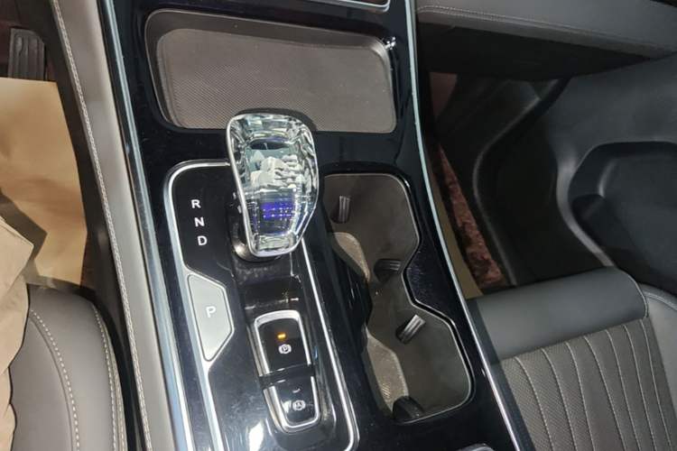Used JAC Refine RF8 PHEV 2024 Zhiling Edition 1.5T 150KM Prestige Model – Lithium Iron Phosphate Gear Lever