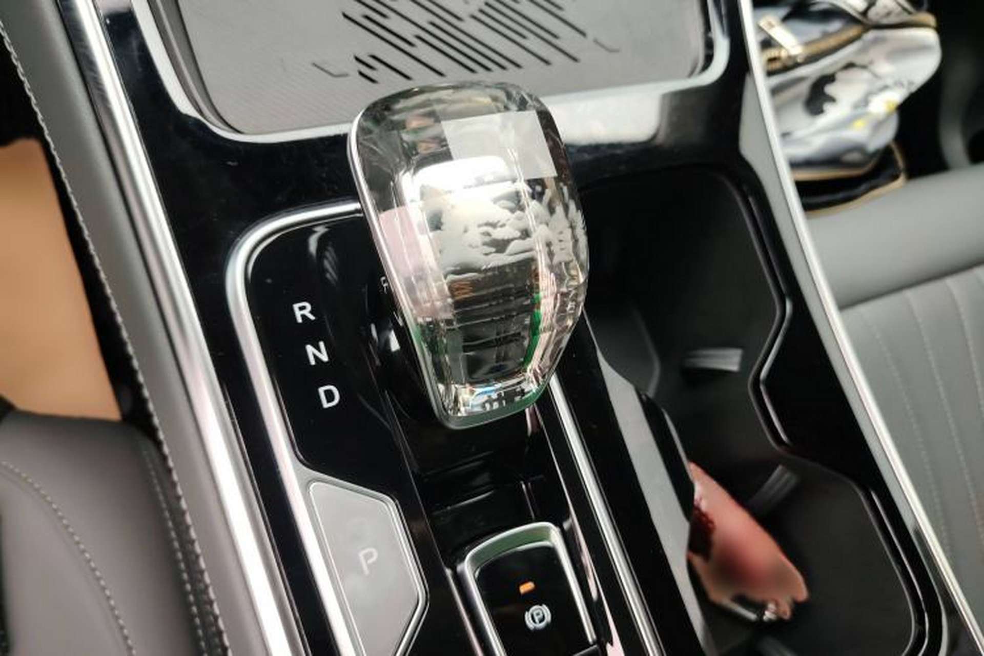 Used JAC Refine RF8 PHEV 2024 Hongmeng Edition 1.5T 150KM Flagship Model – Lithium Iron Phosphate Gear Lever