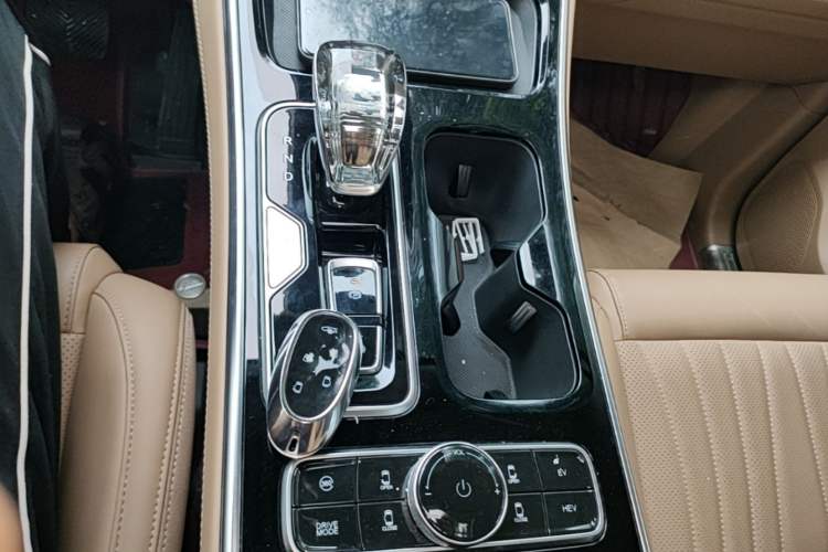 Used JAC Refine RF8 PHEV 2024 Zhiling Edition 1.5T 150KM Flagship Model – Lithium Iron Phosphate Gear Lever