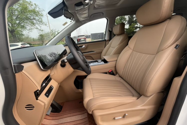 Used JAC Refine RF8 PHEV 2024 Zhiling Edition 1.5T 150KM Prestige Model – Lithium Iron Phosphate Interior 5