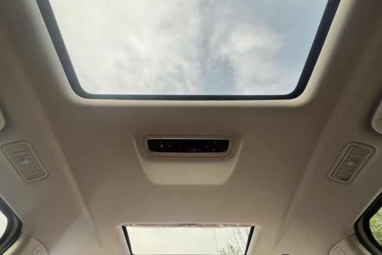 Used JAC Refine RF8 PHEV 2024 Zhiling Edition 1.5T 150KM Prestige Model – Lithium Iron Phosphate Interior 8