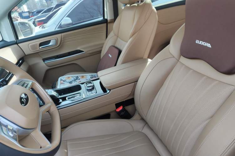 Used JAC Refine RF8 PHEV 2024 HONOR Edition 1.5T 252KM Flagship Model – Lithium-Ion Battery Left Front Seat