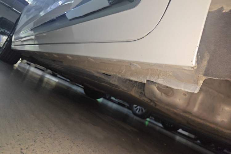 Used JAC Refine RF8 PHEV 2024 Hongmeng Edition 1.5T 150KM Flagship Model – Lithium Iron Phosphate Left Side Sill