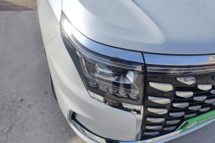 Used JAC Refine RF8 PHEV 2024 HONOR Edition 1.5T 252KM Flagship Model – Lithium-Ion Battery Right Front Headlight