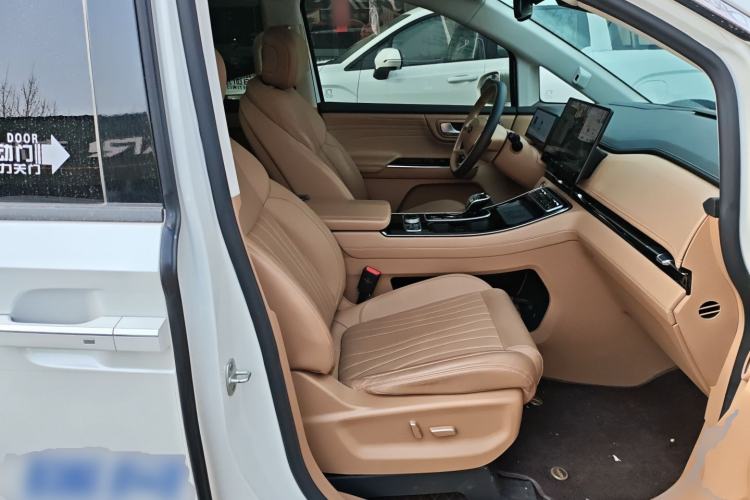 Used JAC Refine RF8 PHEV 2024 Hongmeng Edition 1.5T 150KM Flagship Model – Lithium Iron Phosphate Right Front Seat