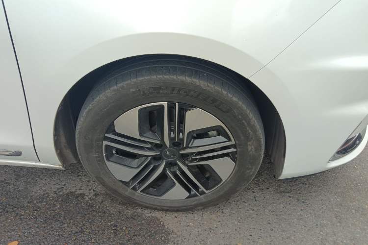 Used JAC Refine RF8 PHEV 2024 Zhiling Edition 1.5T 150KM Flagship Model – Lithium Iron Phosphate Right Front Wheel Hub