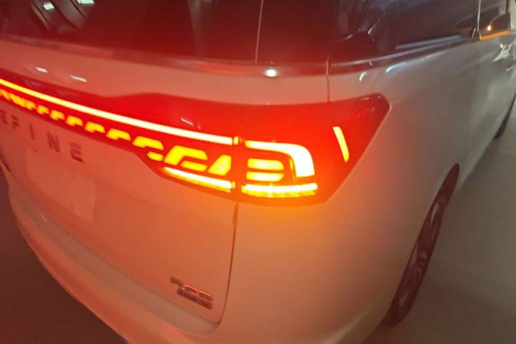 Used JAC Refine RF8 PHEV 2024 Hongmeng Edition 1.5T 150KM Flagship Model – Lithium Iron Phosphate Right Rear Taillight