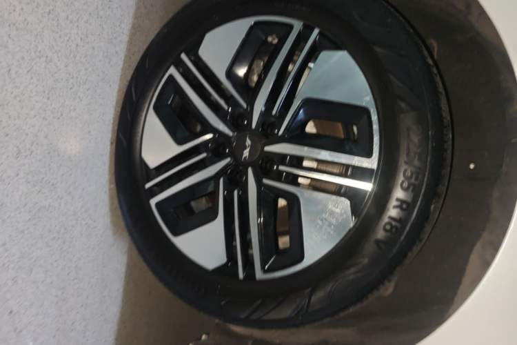 Used JAC Refine RF8 PHEV 2024 Zhiling Edition 1.5T 150KM Prestige Model – Lithium Iron Phosphate Right Rear Wheel Hub