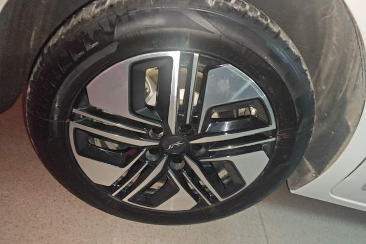 Used JAC Refine RF8 PHEV 2024 Hongmeng Edition 1.5T 150KM Flagship Model – Lithium Iron Phosphate Right Rear Wheel Hub