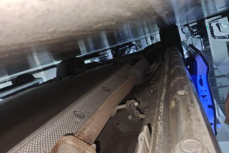 Used JAC Refine RF8 PHEV 2024 Zhiling Edition 1.5T 150KM Prestige Model – Lithium Iron Phosphate Right Side Sill