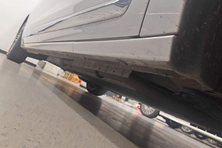 Used JAC Refine RF8 PHEV 2024 Hongmeng Edition 1.5T 150KM Flagship Model – Lithium Iron Phosphate Right Side Sill