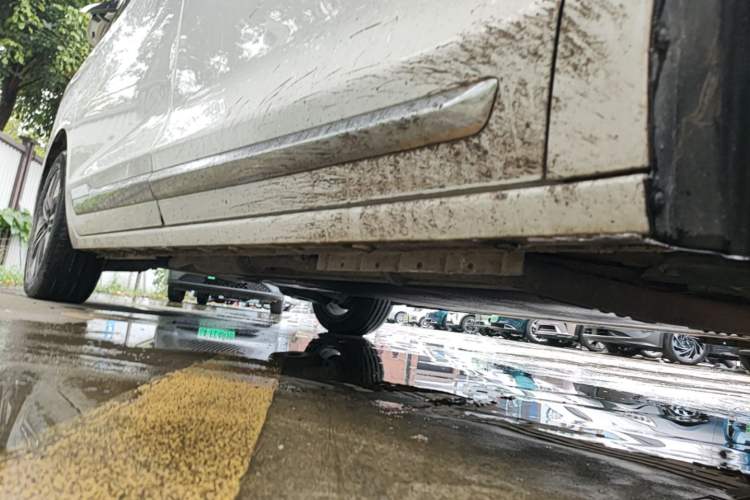 Used JAC Refine RF8 PHEV 2024 Zhiling Edition 1.5T 150KM Flagship Model – Lithium Iron Phosphate Right Side Sill