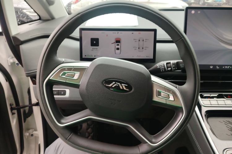 Used JAC Refine RF8 PHEV 2024 Hongmeng Edition 1.5T 150KM Flagship Model – Lithium Iron Phosphate Steering Wheel