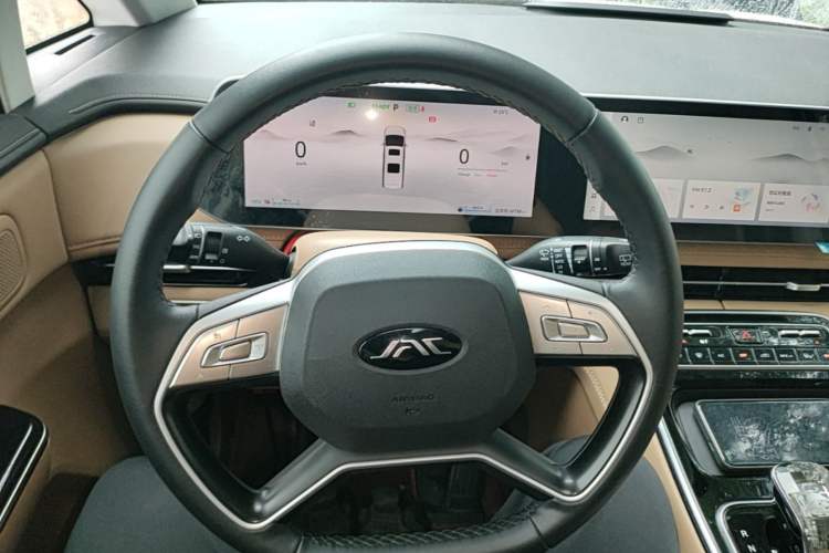 Used JAC Refine RF8 PHEV 2024 Zhiling Edition 1.5T 150KM Flagship Model – Lithium Iron Phosphate Steering Wheel
