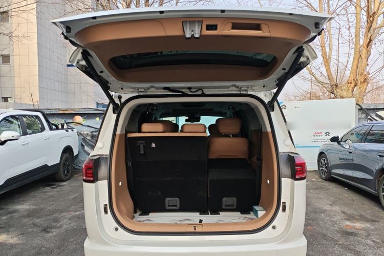 Used JAC Refine RF8 PHEV 2024 Hongmeng Edition 1.5T 150KM Flagship Model – Lithium Iron Phosphate Trunk