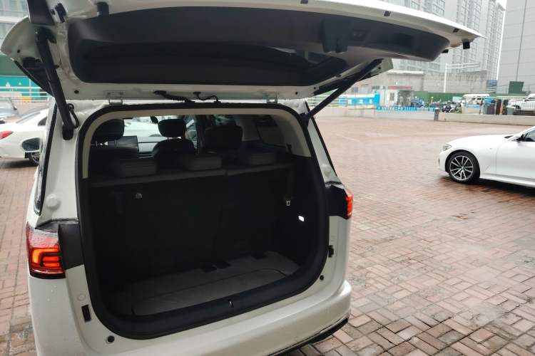 Used JAC Refine RF8 PHEV 2024 Hongmeng Edition 1.5T 150KM Flagship Model – Lithium Iron Phosphate Trunk
