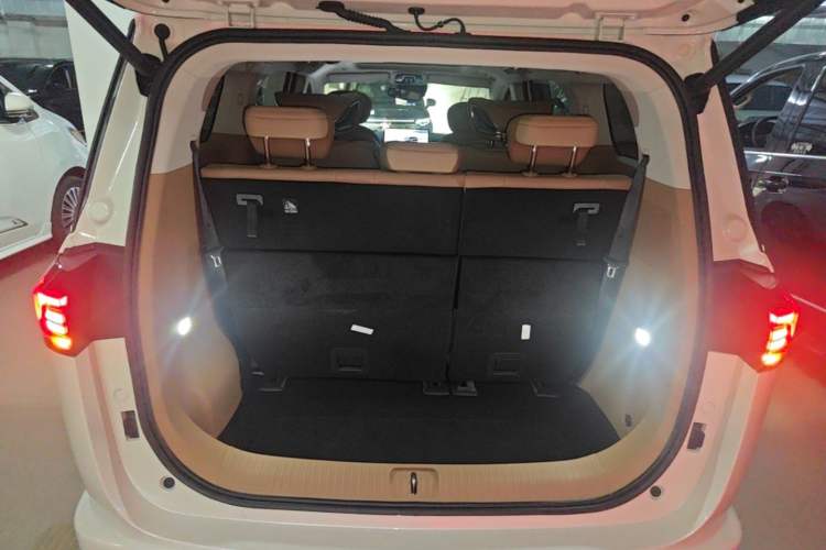 Used JAC Refine RF8 PHEV 2024 Hongmeng Edition 1.5T 150KM Flagship Model – Lithium Iron Phosphate Trunk