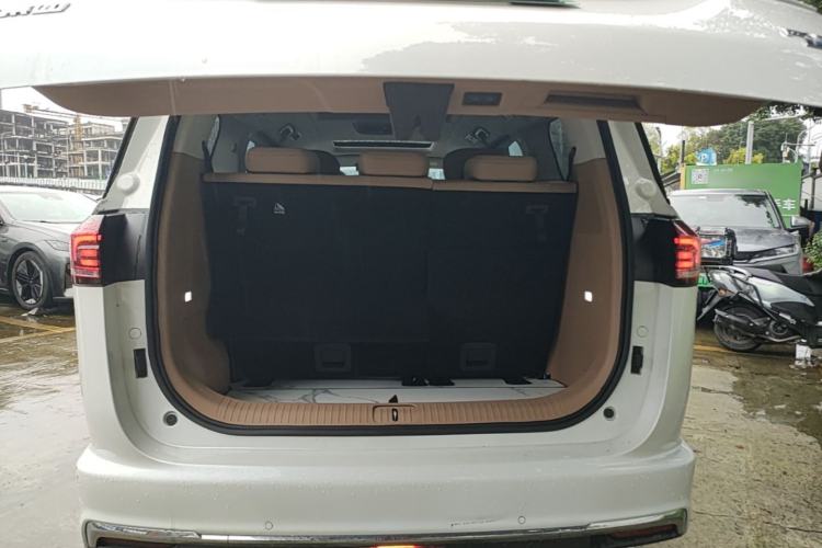 Used JAC Refine RF8 PHEV 2024 Zhiling Edition 1.5T 150KM Flagship Model – Lithium Iron Phosphate Trunk
