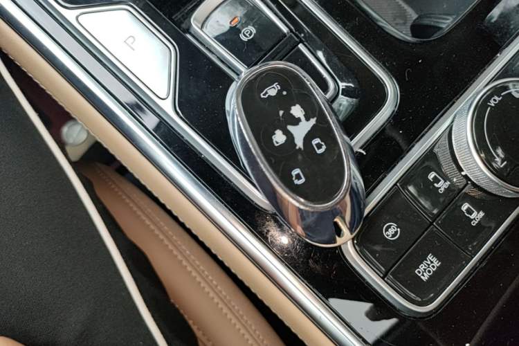 Used JAC Refine RF8 PHEV 2024 Zhiling Edition 1.5T 150KM Flagship Model – Lithium Iron Phosphate Vehicle Key