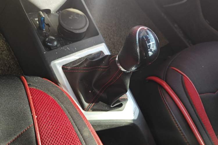 Used JAC Refine S2 2015 1.5L Manual Luxury Smart Model Gear Lever