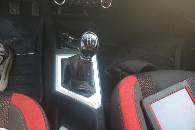 Used JAC Refine S2 2015 1.5L Manual Luxury Model Gear Lever