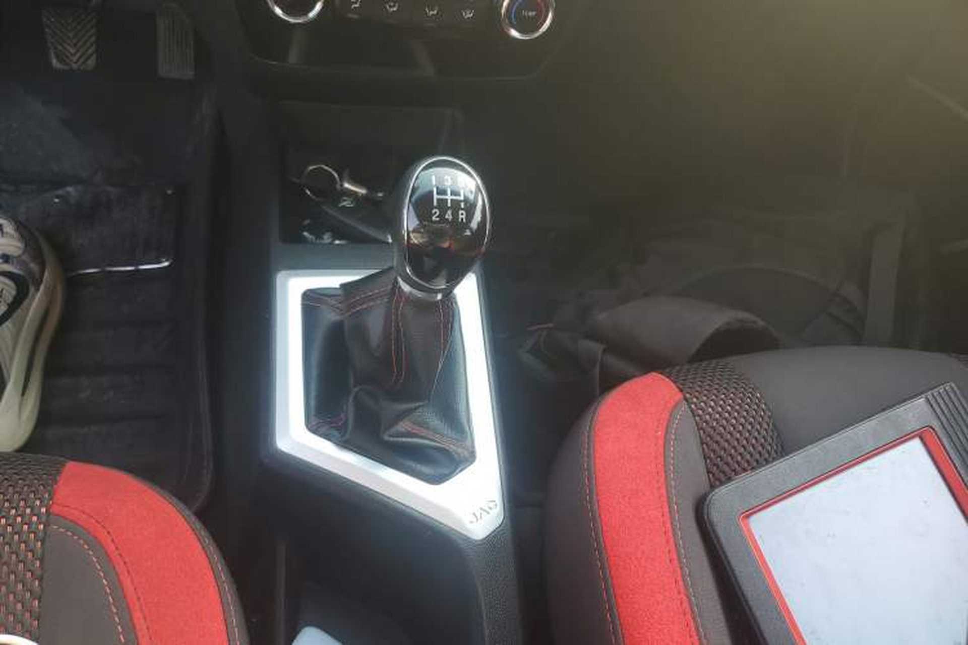 Used JAC Refine S2 2015 1.5L Manual Luxury Model Gear Lever