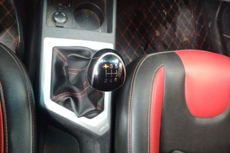 Used JAC Refine S2 2015 1.5L Manual Luxury Smart Model Gear Lever