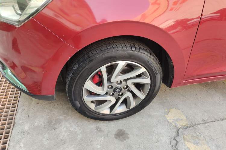 Used JAC Refine S2 2015 1.5L CVT Luxury Smart Version Left Front Wheel Hub