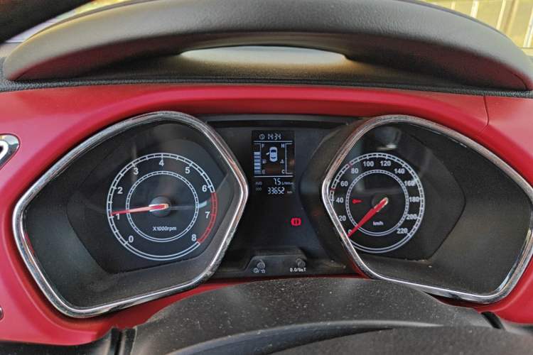 Used JAC Refine S2 2015 1.5L Manual Luxury Smart Model Odometer Close Up
