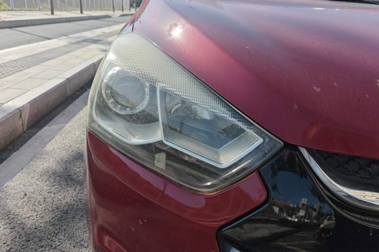 Used JAC Refine S2 2015 1.5L Manual Luxury Smart Model Right Front Headlight