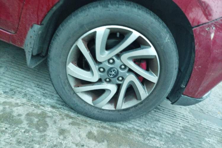 Used JAC Refine S2 2015 1.5L CVT Luxury Smart Version Right Front Wheel Hub